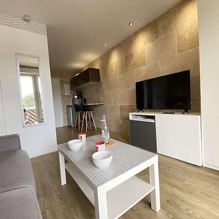 Apartment Moderne Avec Balcon Sud, Parking Prive, Pres Avenue De Gaulle - 2 Couchages A - Fr-1-245-107 *